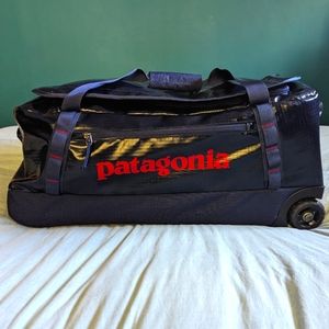 NWOT Patagonia Black Hole® Wheeled Duffel Bag 70L Smolder blue